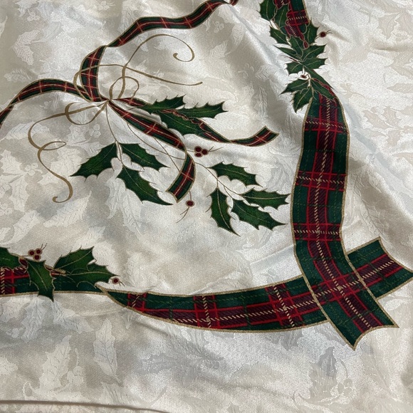 Lenox Holiday Nouveau Tablecloth-NEVER USED - Picture 1 of 5